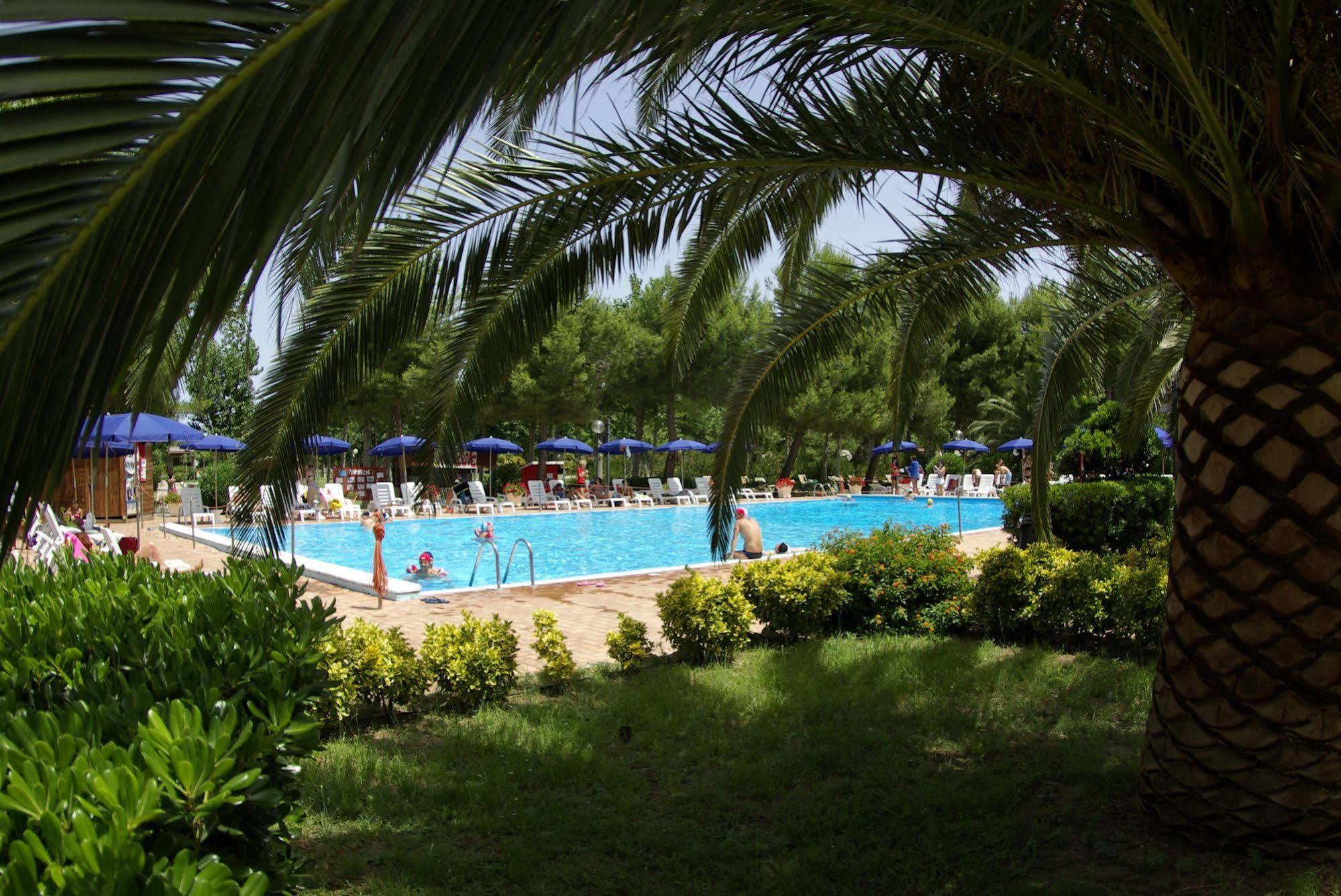 Villaggio Albatros Resort เลซีนา ภายนอก รูปภาพ