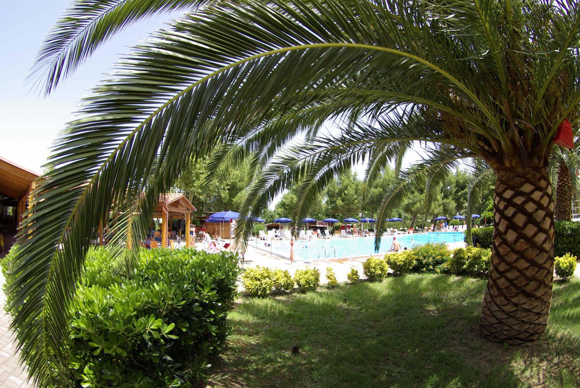 Villaggio Albatros Resort เลซีนา ภายนอก รูปภาพ